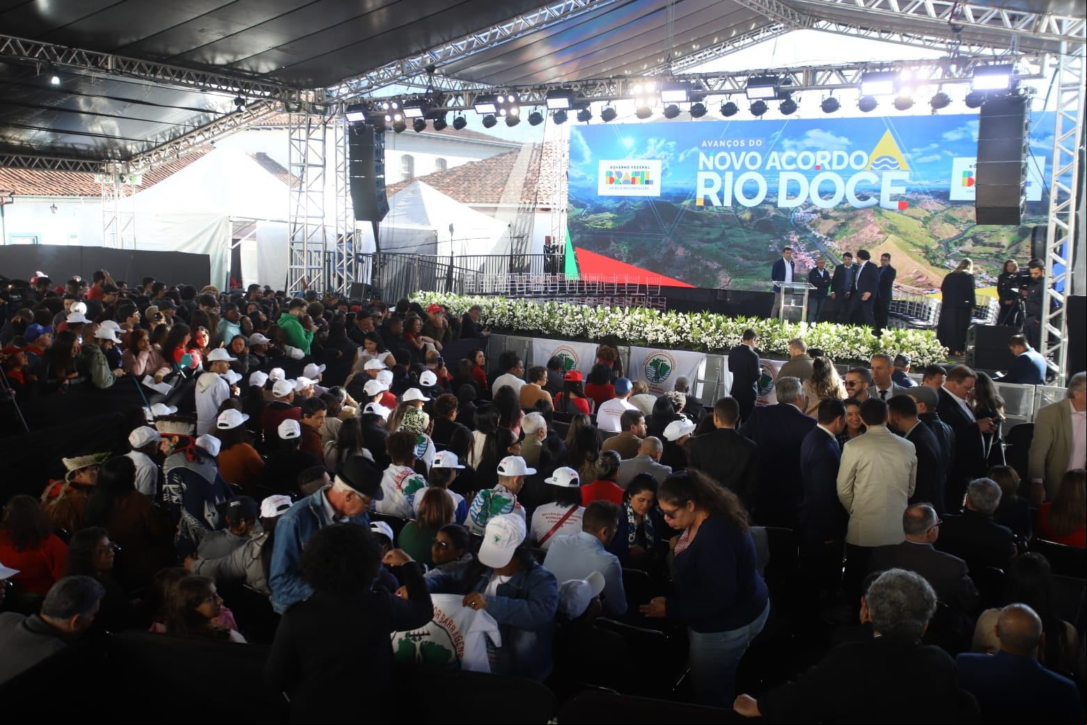 Palco montado para agenda de Lula em Mariana