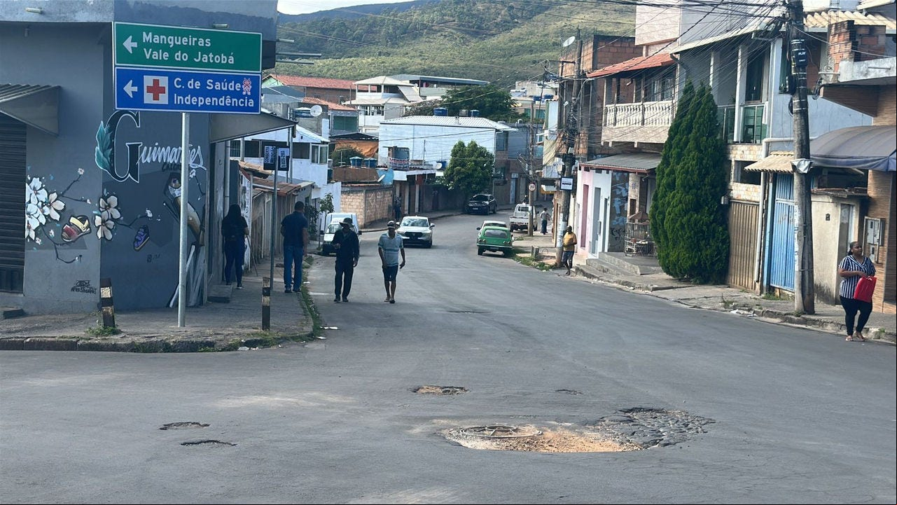 A Copasa fez a manutenção do PV na quarta (11), e a recomposição asfáltica será feita ainda hoje (12)
