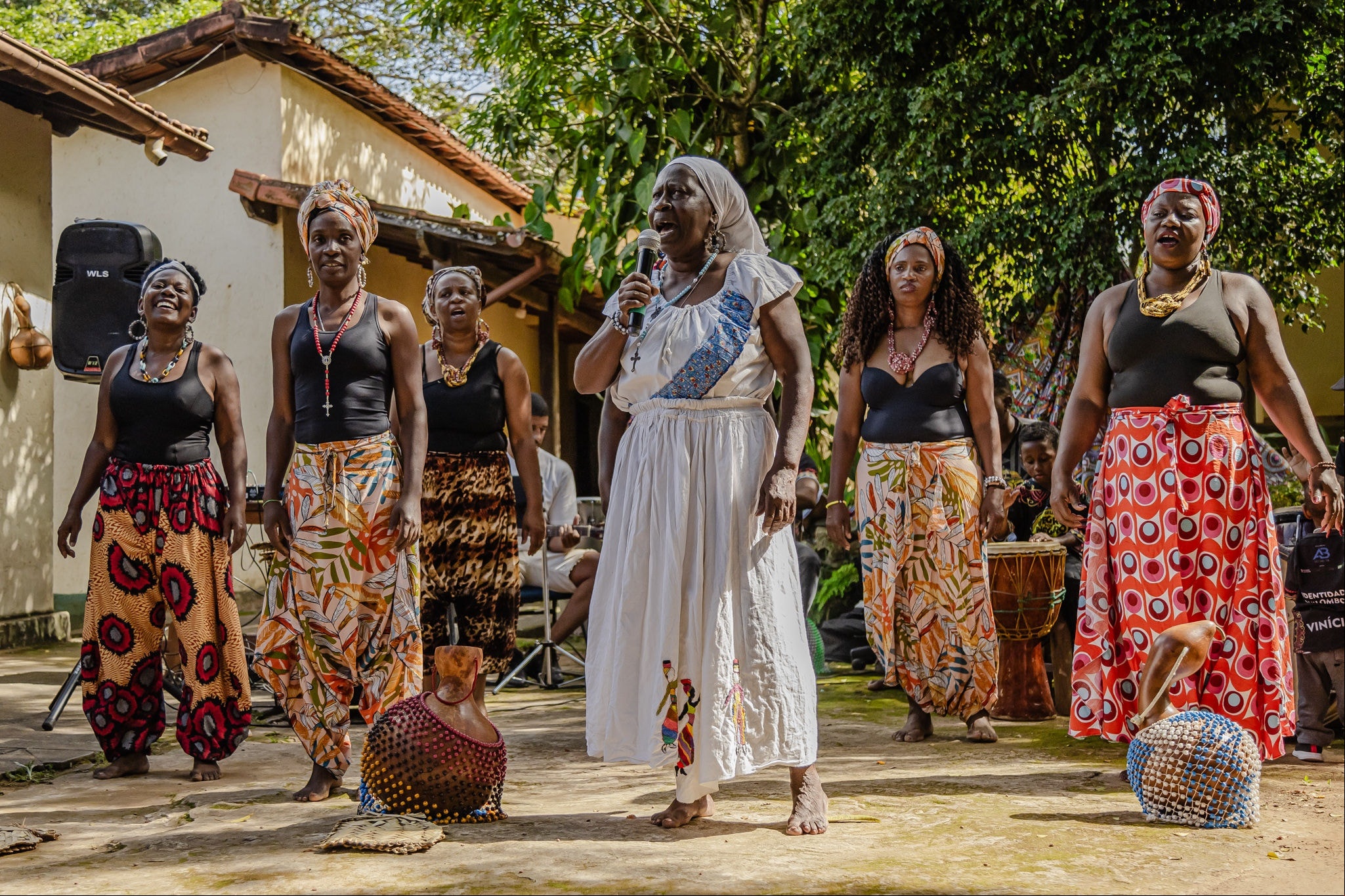 O grupo Negro por Negro congrega artistas de quatro quilombos de Brumadinho