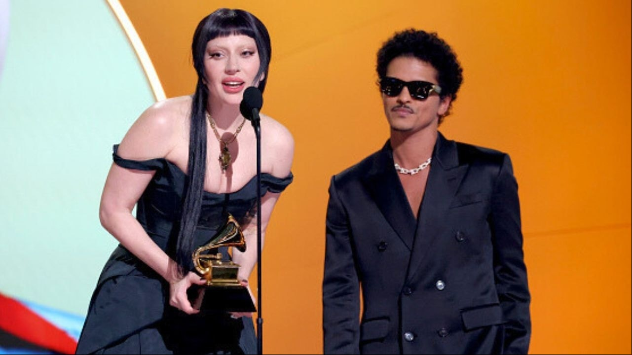 Lady Gaga e Bruno Mars no Grammy Awards