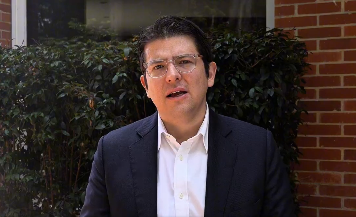 Turbay ou por cirurgia depois de levar vários tiros no corpo, inclusive na cabeça, durante um evento em Bogotá