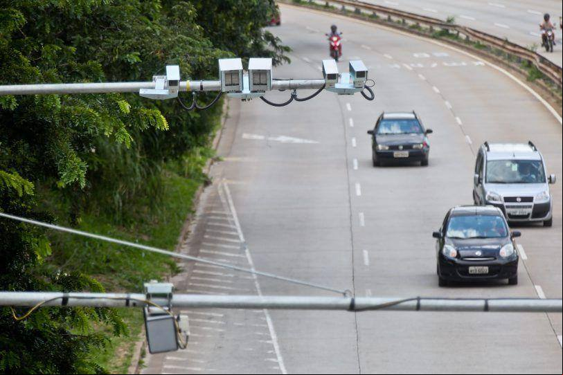Cidades - Do dia - Belo Horizonte MG
Multas por excesso de velocidade / radares quase triplicam em BH
Na foto: radar na via expressa altura do bairro Joao Pinheiro - entrada do anel 

FOTO: MARIELA GUIMARAES / O TEMPO 2.4.2019